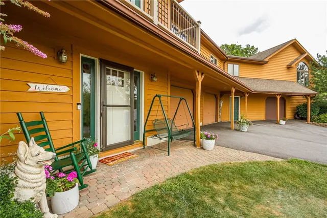 $539,900 | 4 Old Meadow Court, Livonia, NY 14487