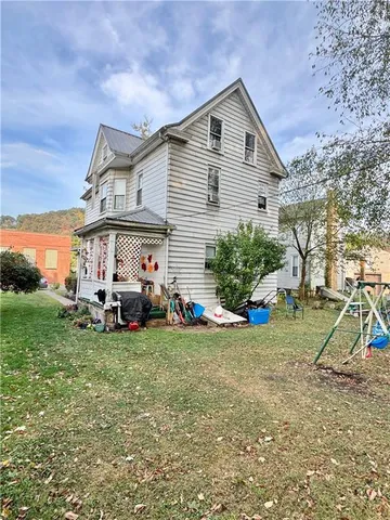 a view of a house with yard and sitting area