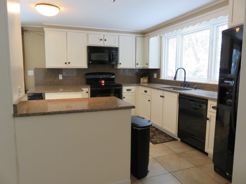 25 Auburn Street Springvale, ME 04083 - Photo 2 of 22 Photo