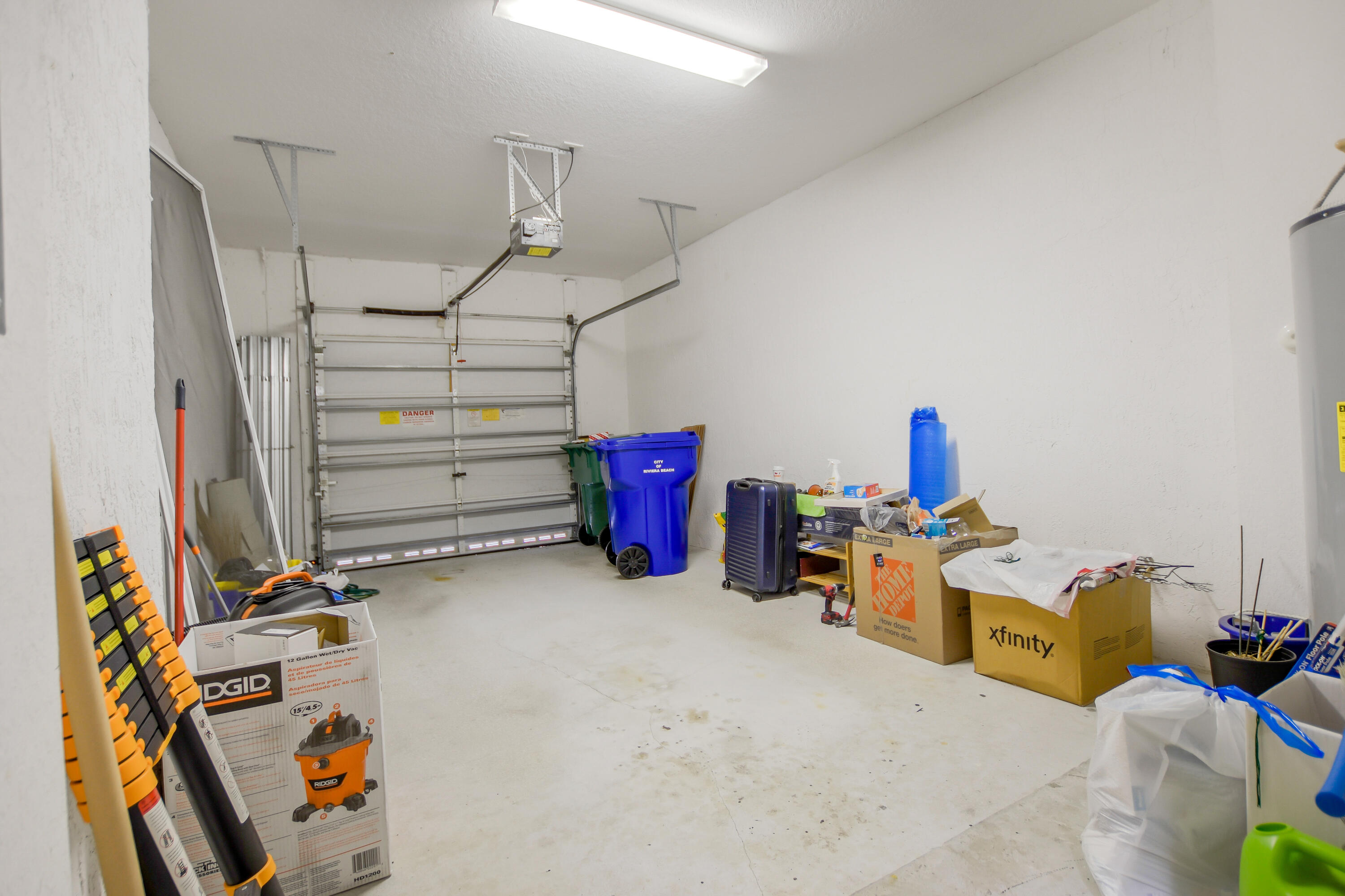 3268 Laurel Ridge Circle Riviera Beach, FL 33404 - Photo 11 of 33 Garage