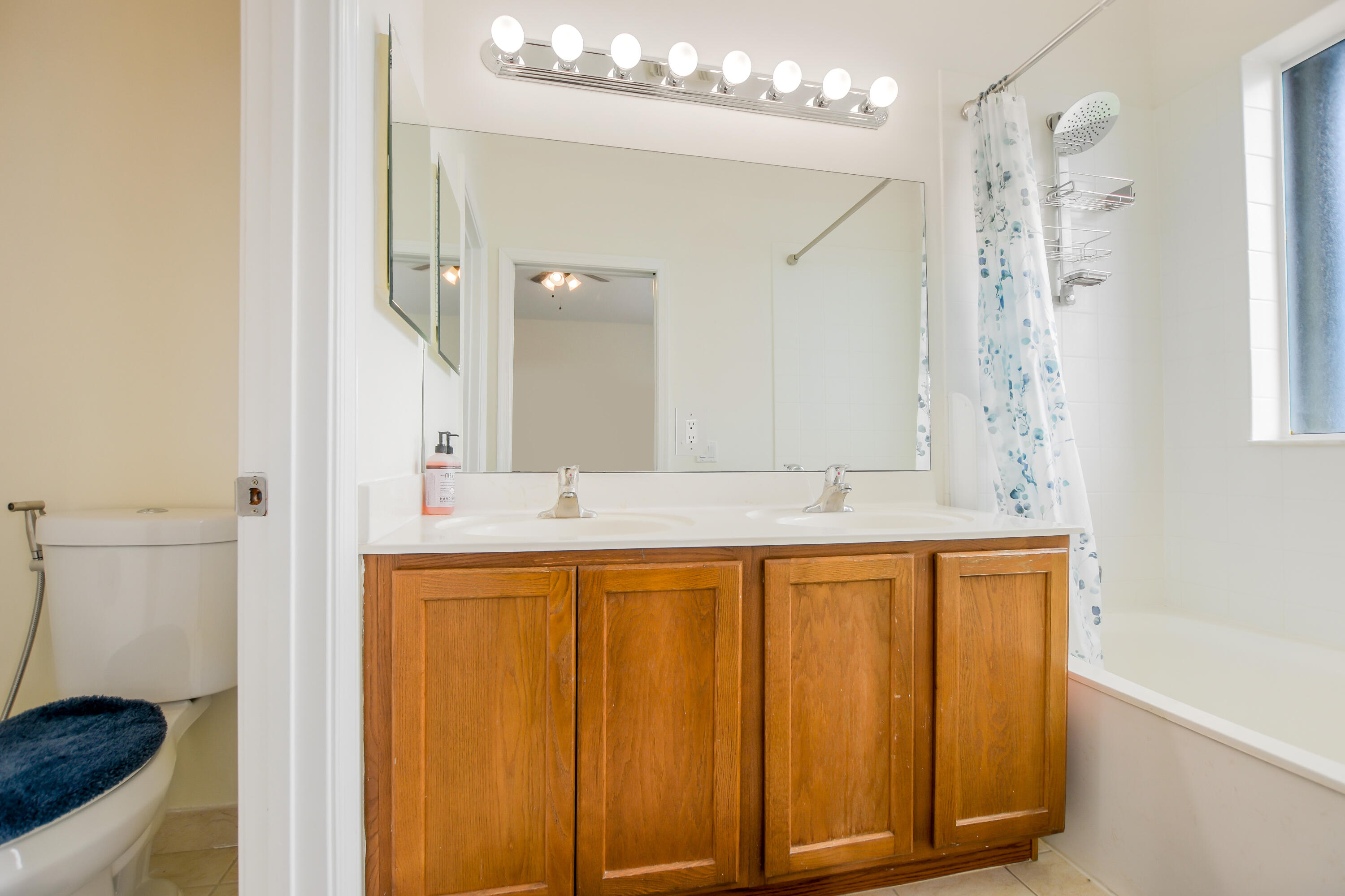 3268 Laurel Ridge Circle Riviera Beach, FL 33404 - Photo 14 of 33 Master Bath