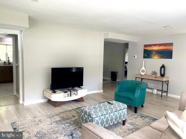 378 Eggert Crossing Road Ewing, NJ 08638 - Photo 6 of 24