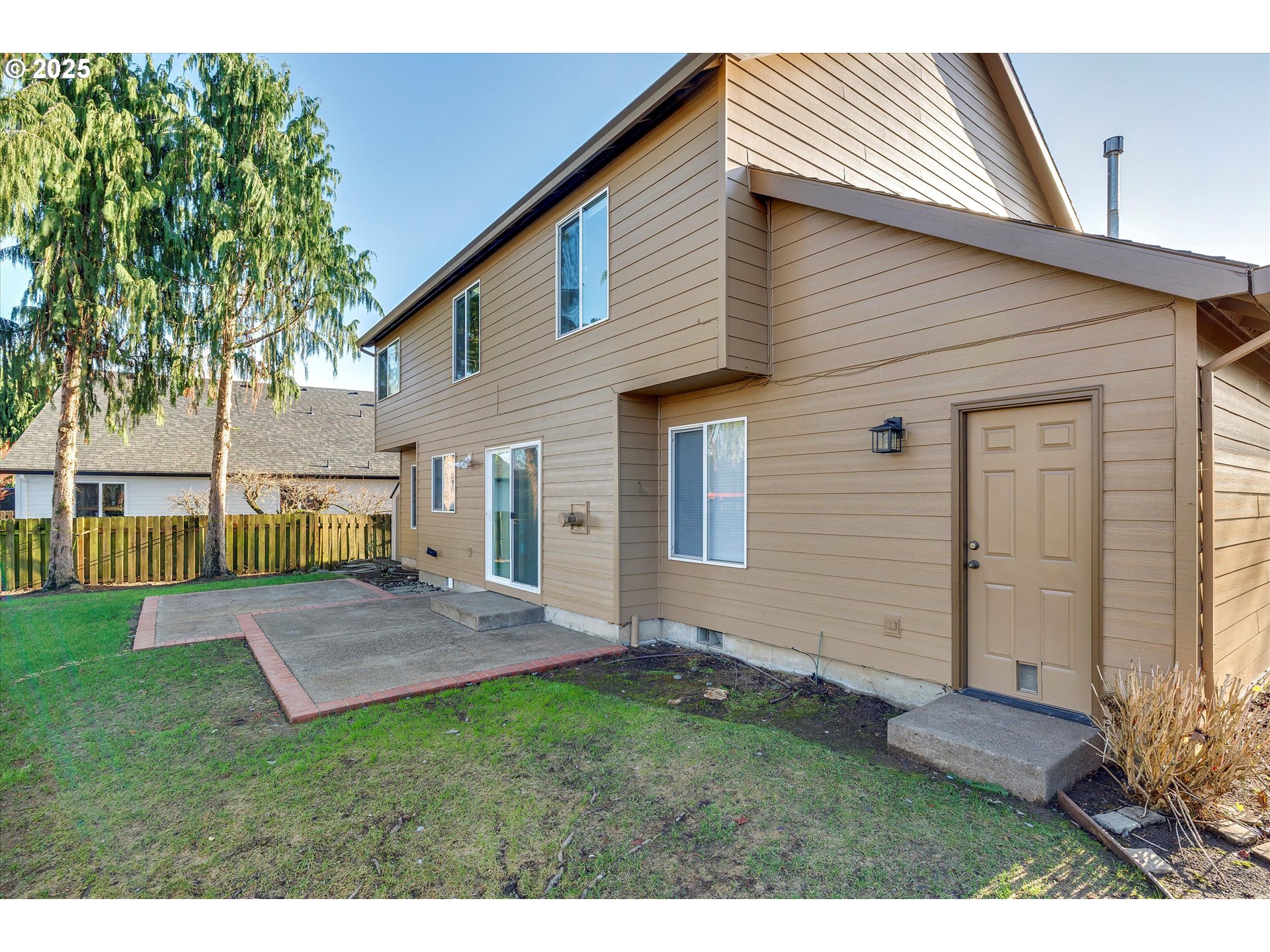 1380 Southeast 9th Avenue Canby, OR 97013 - Photo 19 of 21 a view of front of a house with a yard