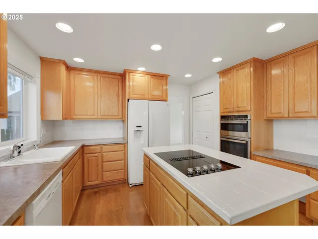 $599,900 | 1380 Southeast 9th Avenue, Canby, OR 97013