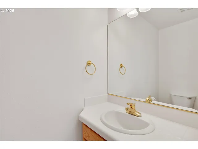 $599,900 | 1380 Southeast 9th Avenue, Canby, OR 97013