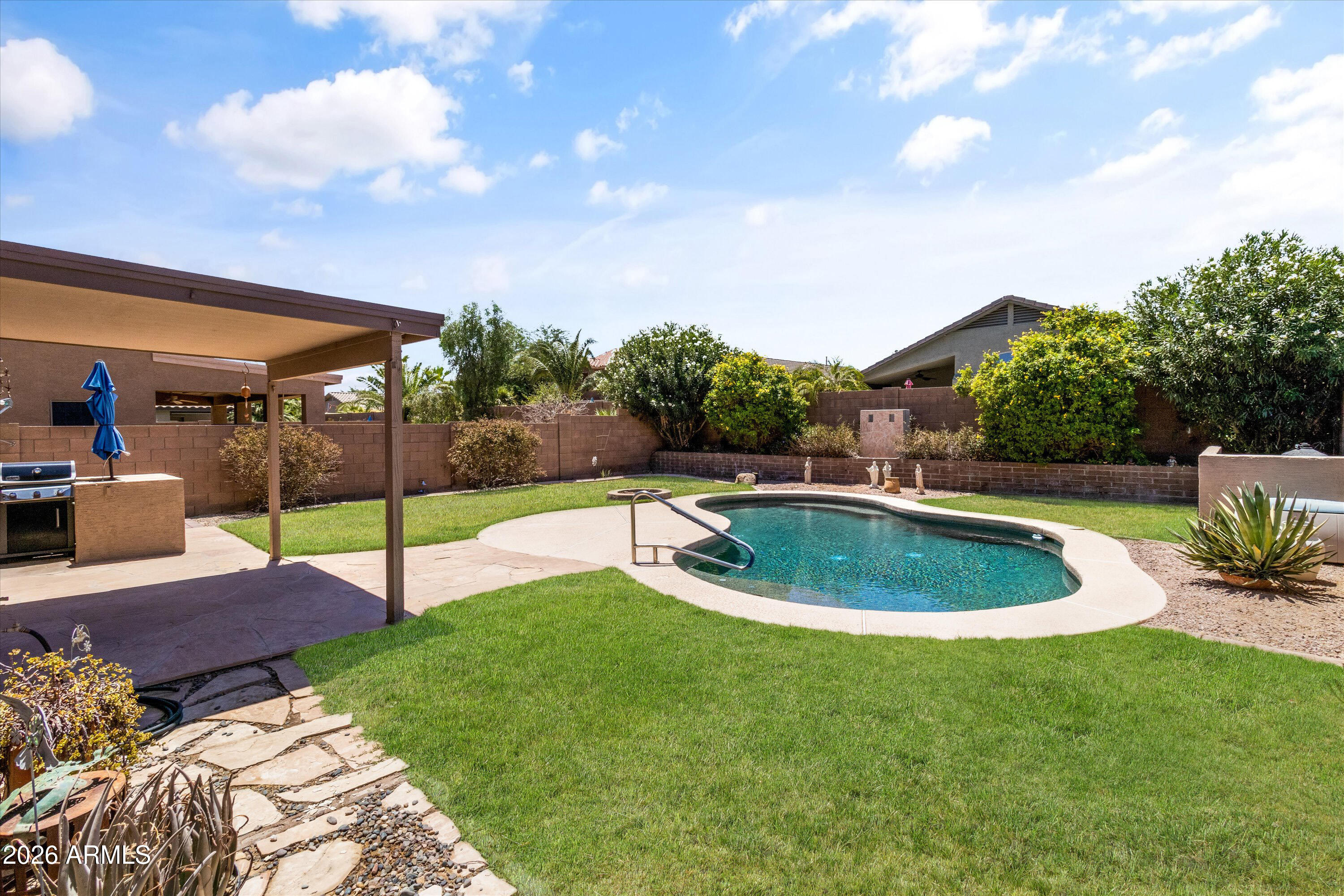 43813 Rio Lobo Drive Maricopa, AZ 85138 - Photo 4 of 46 43813 W Rio Lobo Back 1
