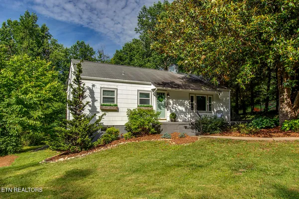 $539,900 | 3929 Forest Glen Drive, Knoxville, TN 37919