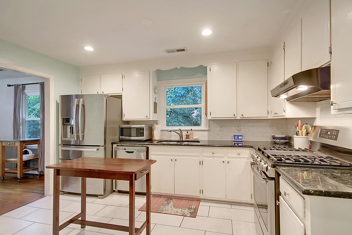 6025 Rembert Drive Hanahan, SC 29410 - Photo 12 of 34 CREM_6025 Rembert_036