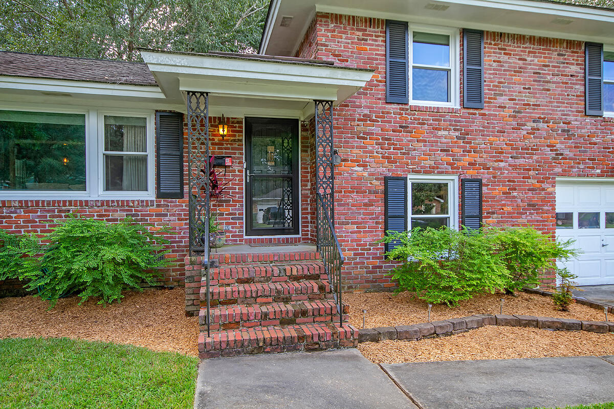 6025 Rembert Drive Hanahan, SC 29410 - Photo 5 of 34 CREM_6025 Rembert_007
