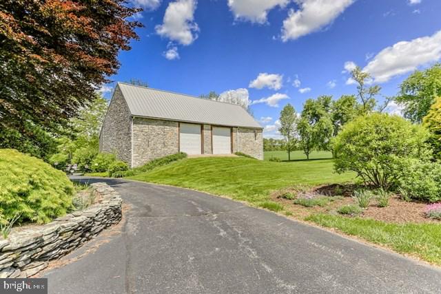 5575 Pheasant Run Road York, PA 17406 - Photo 3 of 35 Gallery Image 3