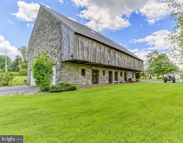 5575 Pheasant Run Road York, PA 17406 - Photo 5 of 35 Gallery Image 5