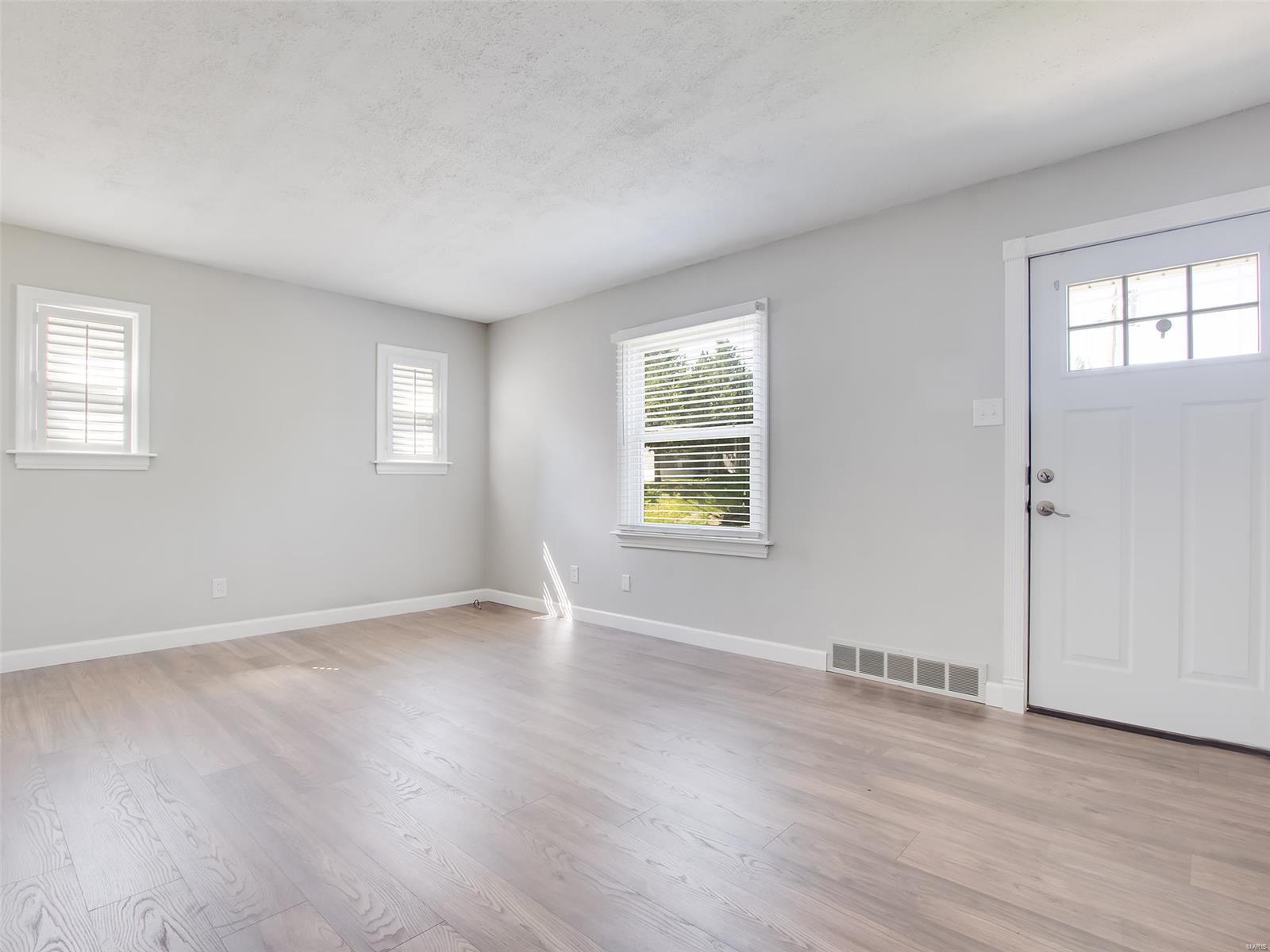 5237 Heege Road St. Louis, MO 63123 - Photo 2 of 15