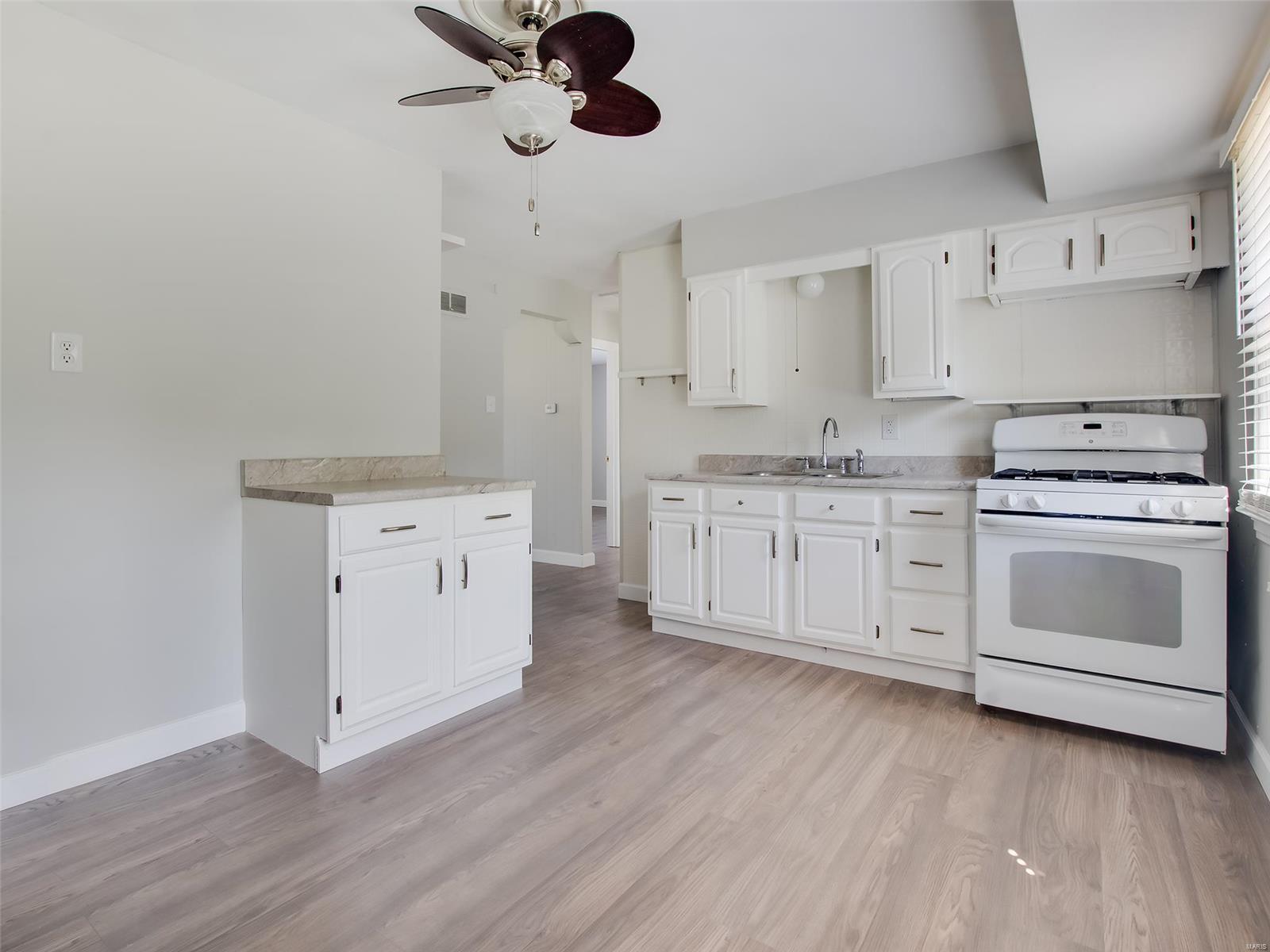 5237 Heege Road St. Louis, MO 63123 - Photo 4 of 15