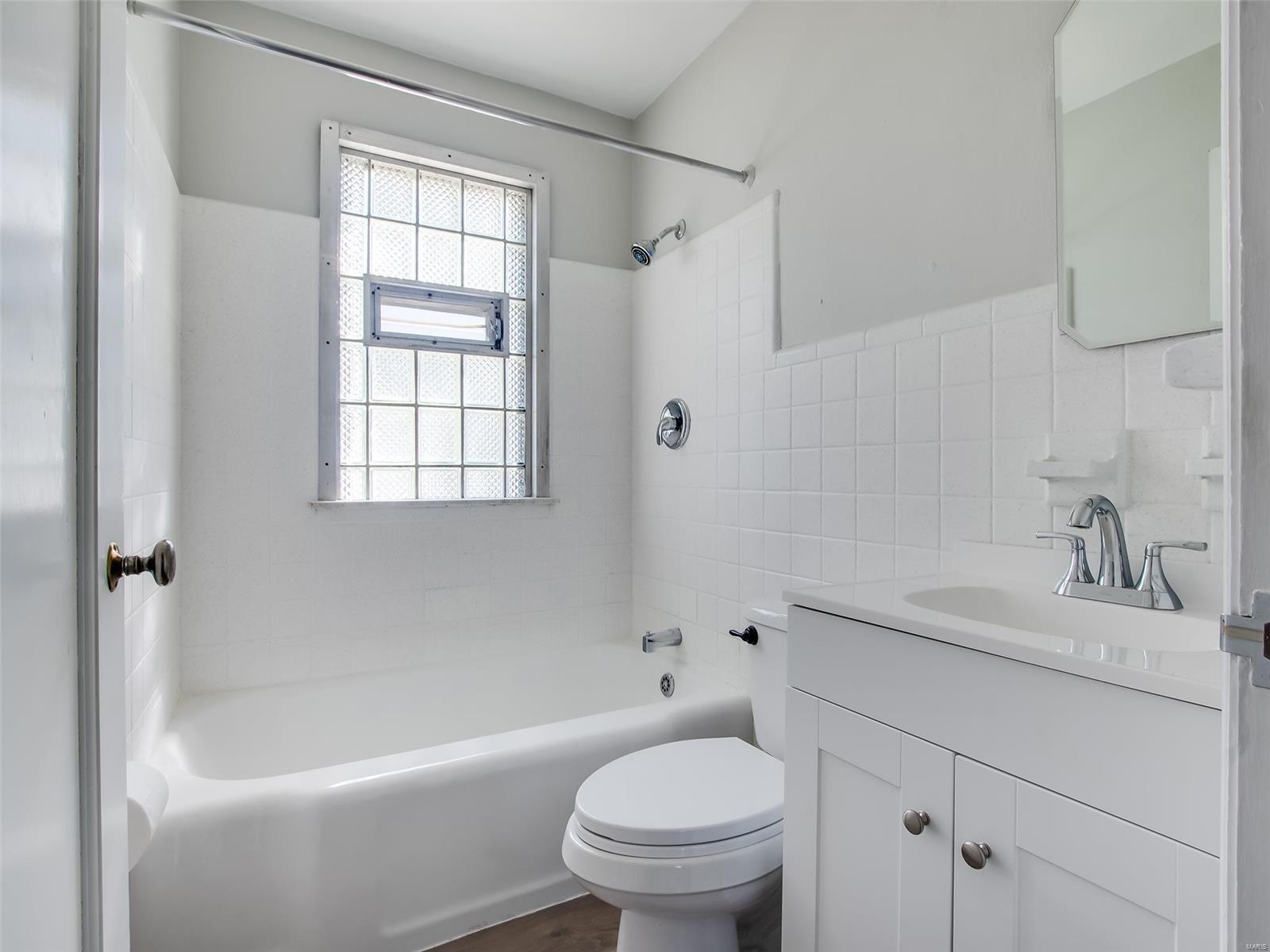 5237 Heege Road St. Louis, MO 63123 - Photo 6 of 15