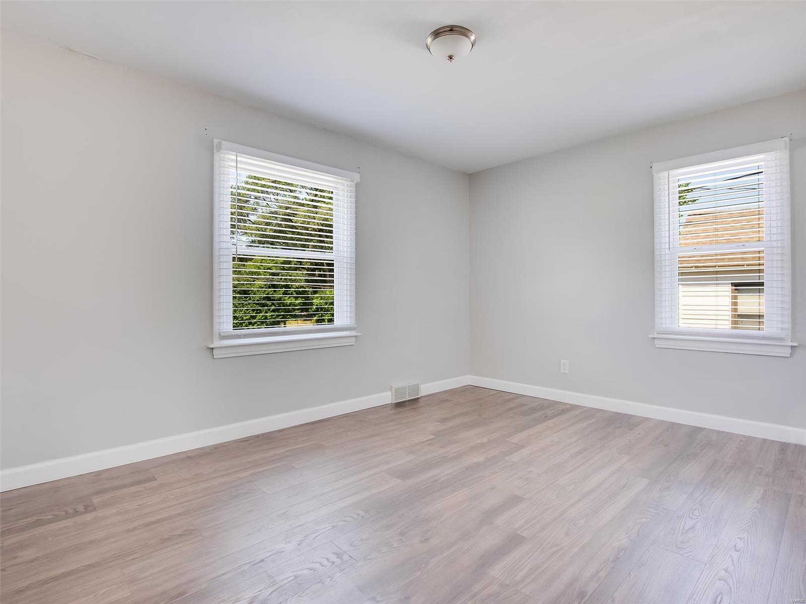 5237 Heege Road St. Louis, MO 63123 - Photo 8 of 15