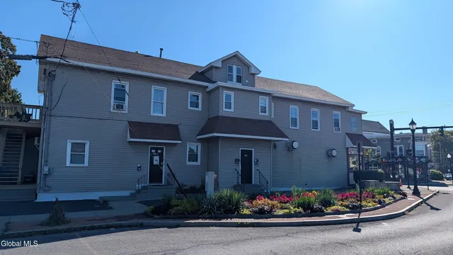 $1,095 | 469 Delaware Avenue, Unit D, Albany, NY 12209