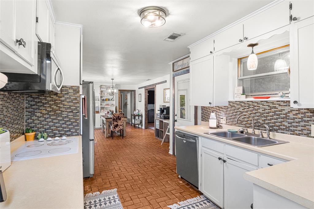 602 Colonial Drive Athens, TX 75751 - Photo 26 of 39 Kitchen into dining room