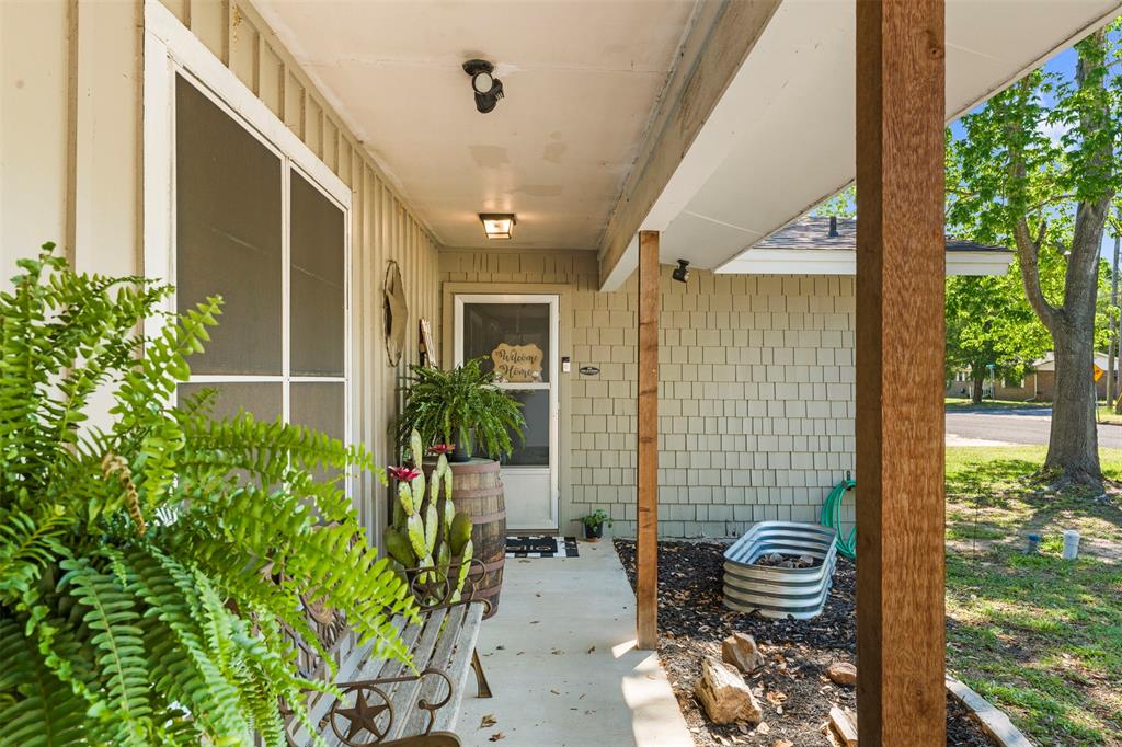 602 Colonial Drive Athens, TX 75751 - Photo 4 of 39 Front door