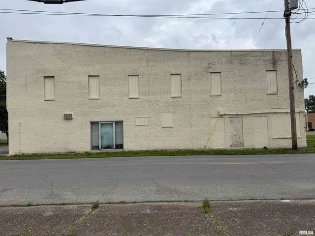 $64,900 | 520 South McKinley Street, Harrisburg, IL 62946