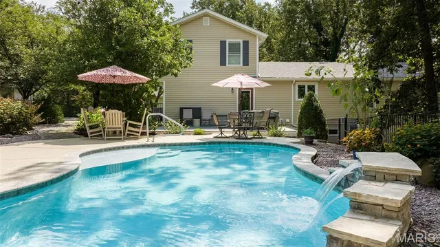 $685,000 | 51 Nordic Lane, Defiance, MO 63341