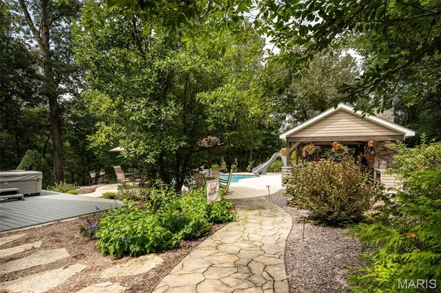 $685,000 | 51 Nordic Lane, Defiance, MO 63341