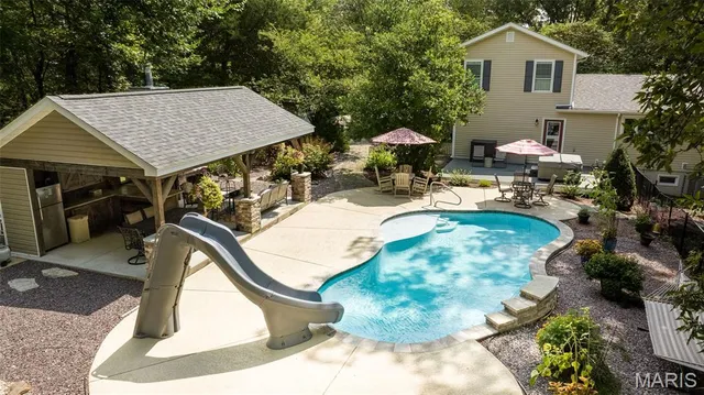 $685,000 | 51 Nordic Lane, Defiance, MO 63341