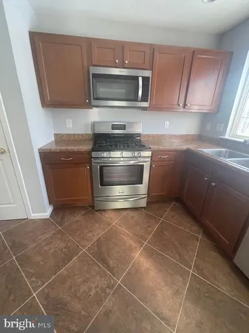 $2,395 | 25 Sir Thomas Lane, Newark, DE 19702