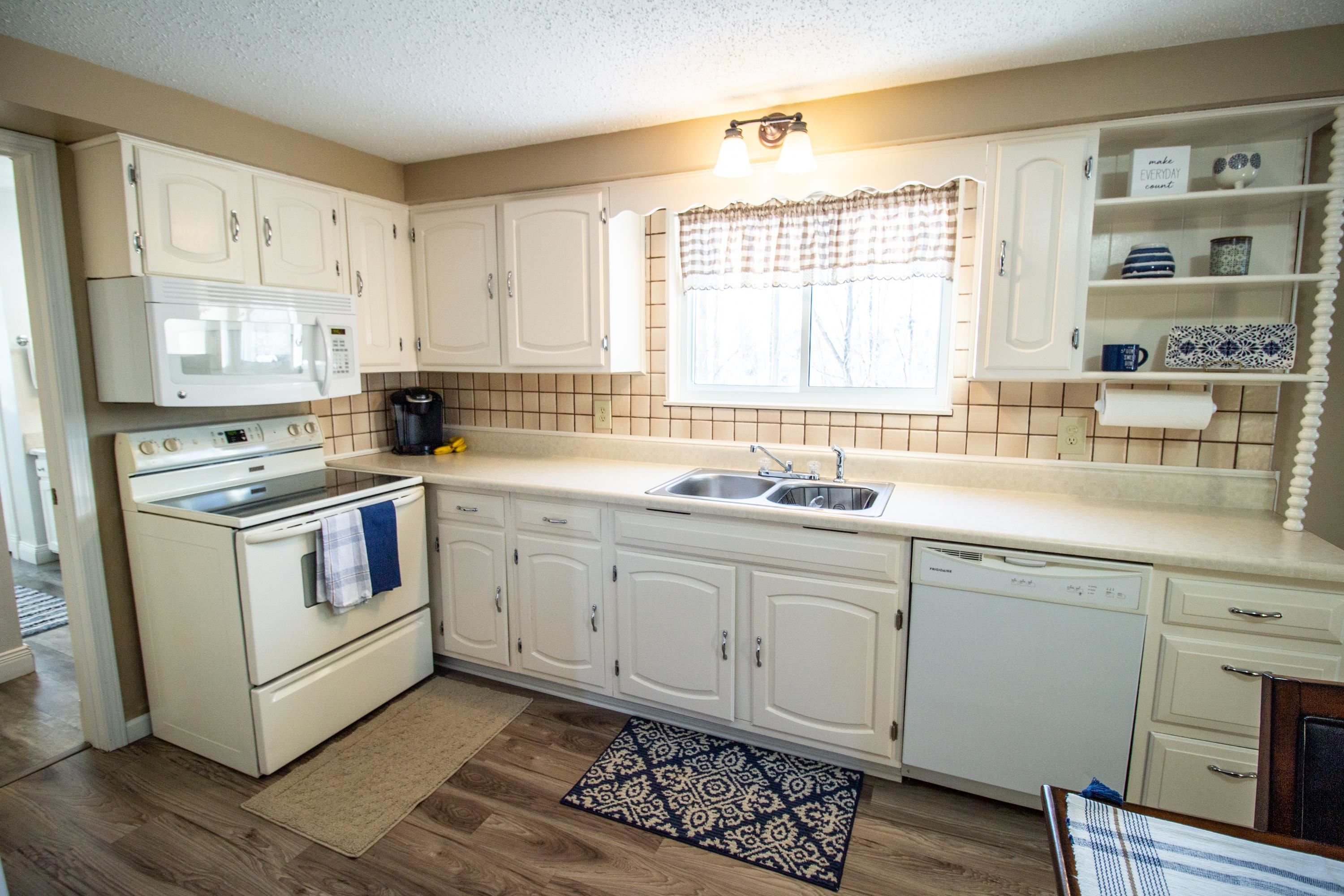 18110 Lincoln Road New Lothrop, MI 48460 - Photo 3 of 28 50100593-2.JPG