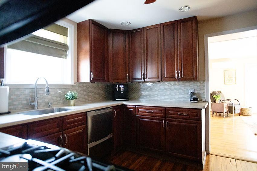 422 Anthwyn Road Narberth, PA 19072 - Photo 8 of 33 Kitchen