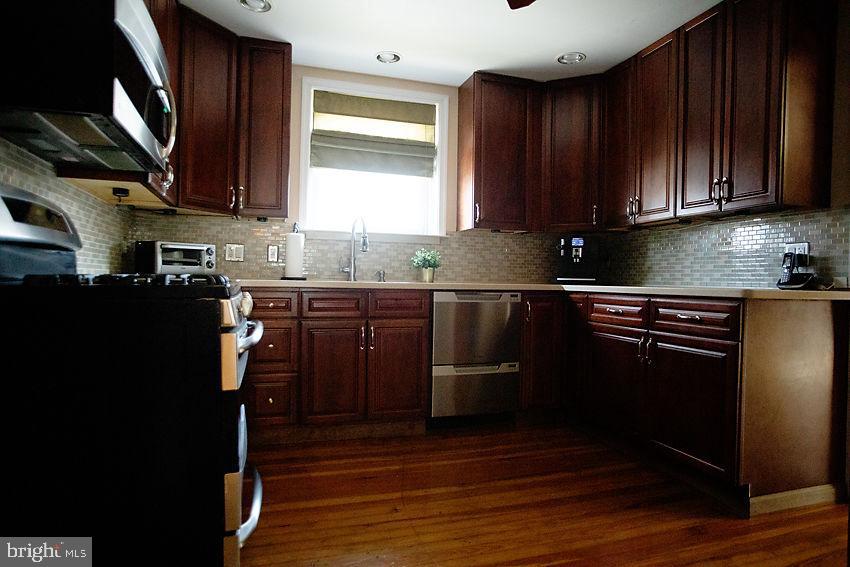 422 Anthwyn Road Narberth, PA 19072 - Photo 9 of 33 Kitchen