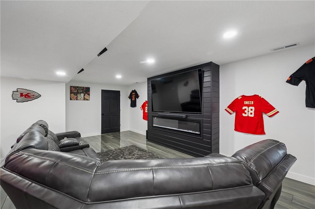 10706 Country Lane Peculiar, MO 64078 - Photo 32 of 37