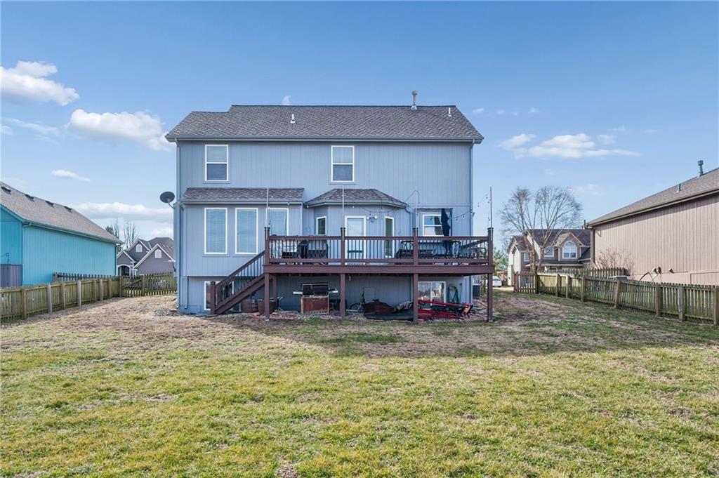 10706 Country Lane Peculiar, MO 64078 - Photo 35 of 37