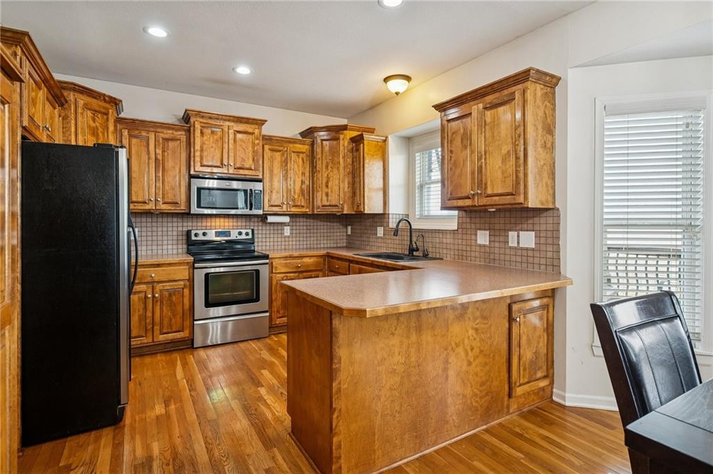 10706 Country Lane Peculiar, MO 64078 - Photo 7 of 37