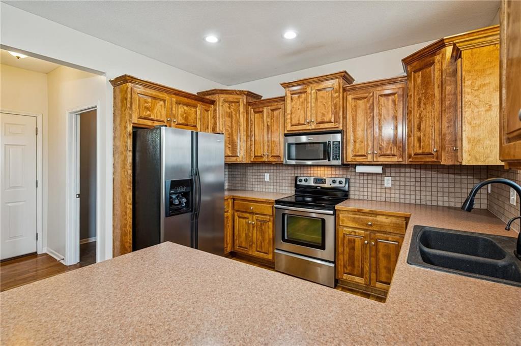 10706 Country Lane Peculiar, MO 64078 - Photo 8 of 37