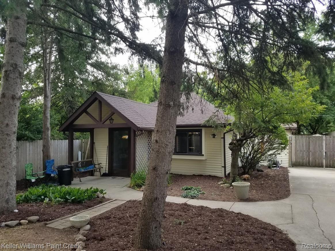 3761 West Auburn Road Rochester, MI 48309 - Photo 2 of 20 front.jpg