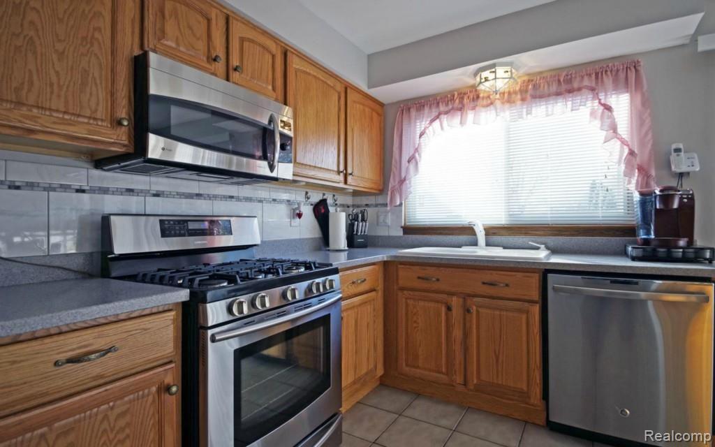 434 Worthington Road Canton, MI 48188 - Photo 4 of 31