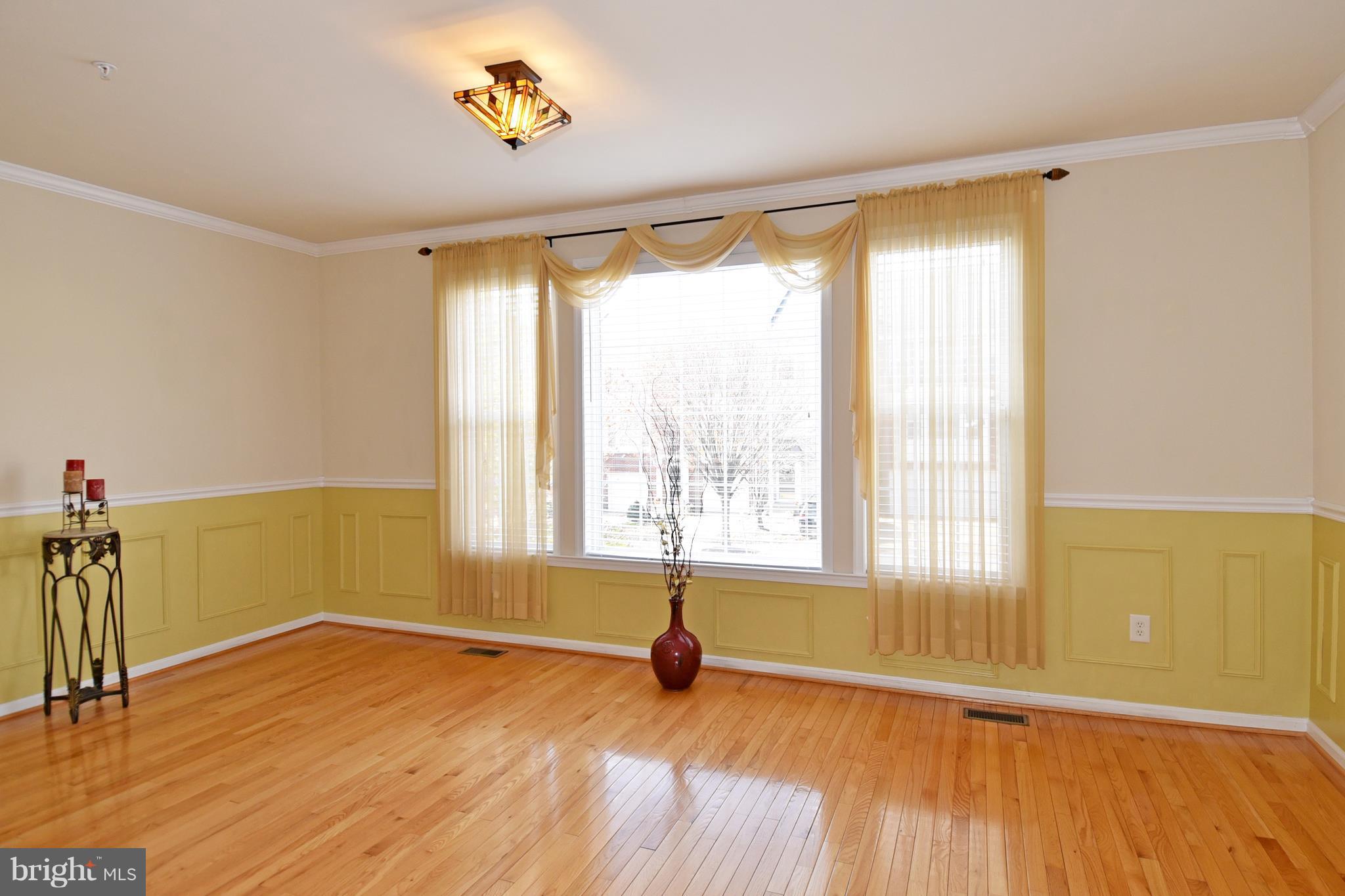 14000 Rockingham Road Germantown, MD 20874 - Photo 3 of 29 Living Room