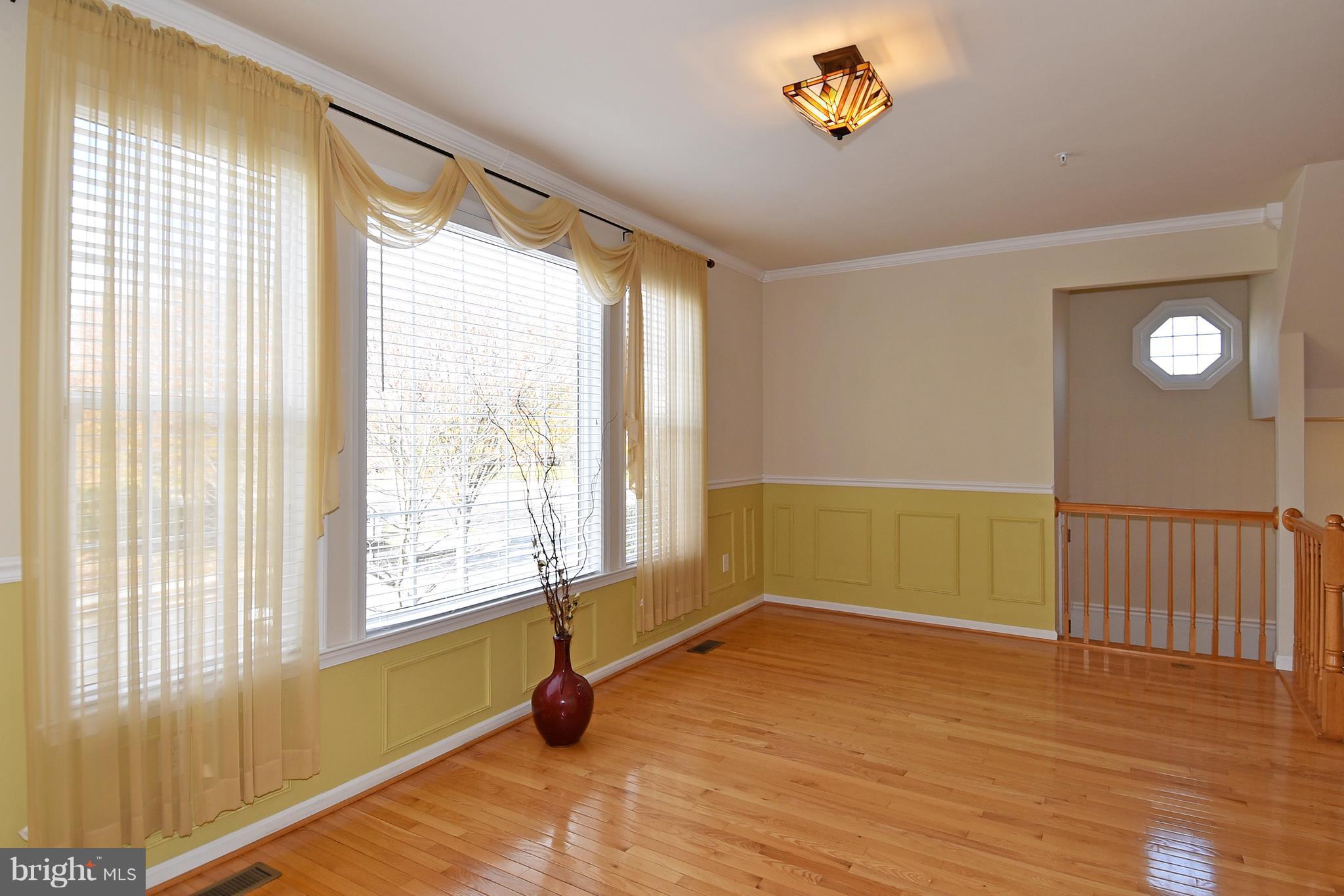 14000 Rockingham Road Germantown, MD 20874 - Photo 4 of 29 Living Room