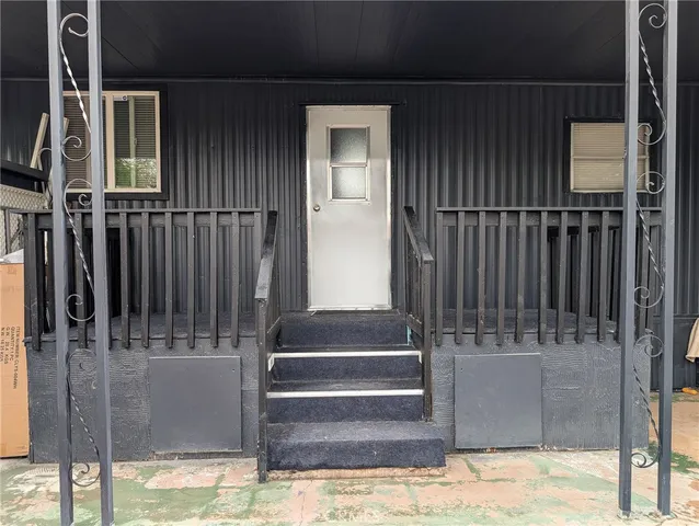 a view of entryway front of house