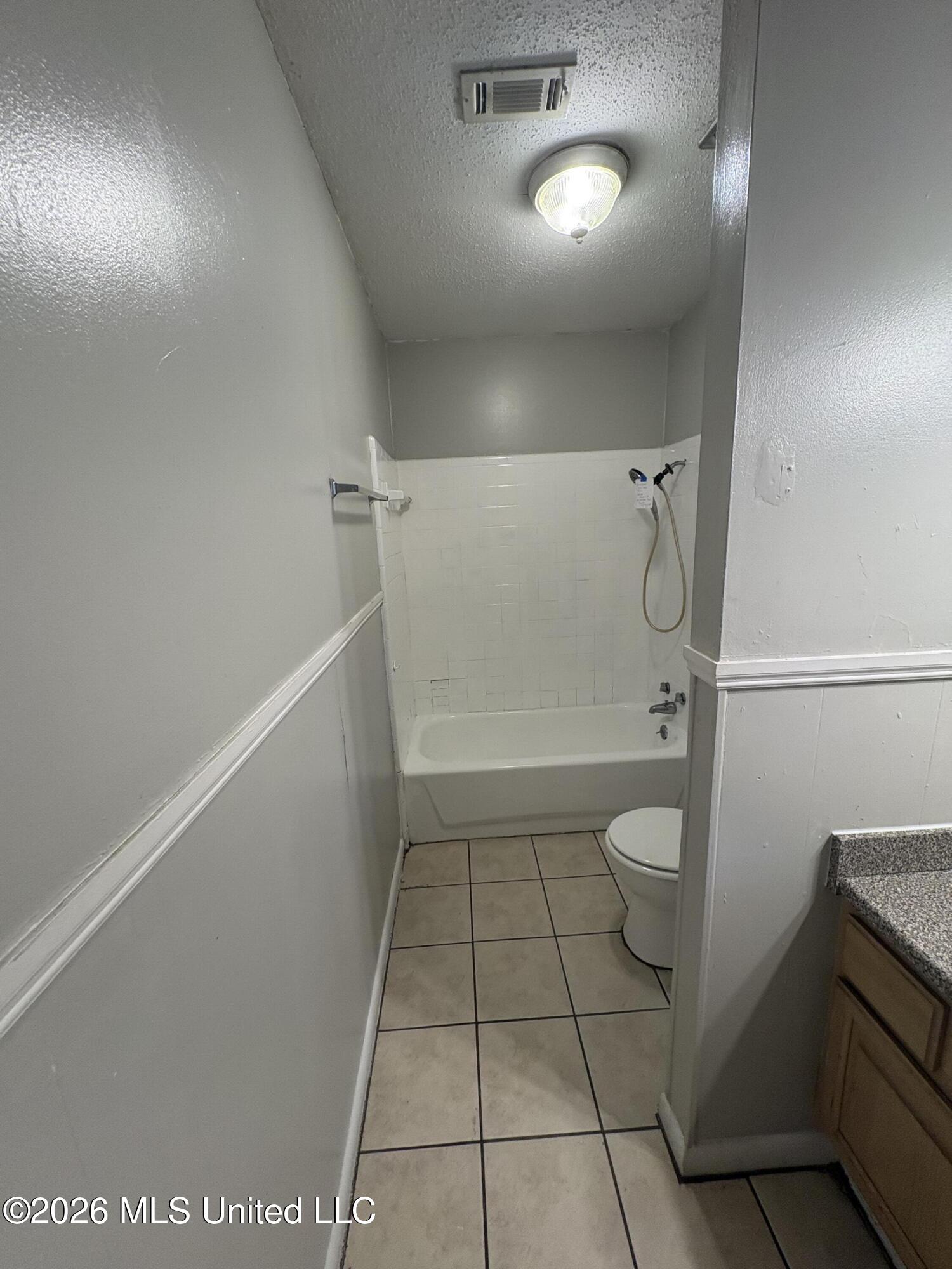 511 32nd Street Gulfport, MS 39507 - Photo 12 of 31 23-bath (2)