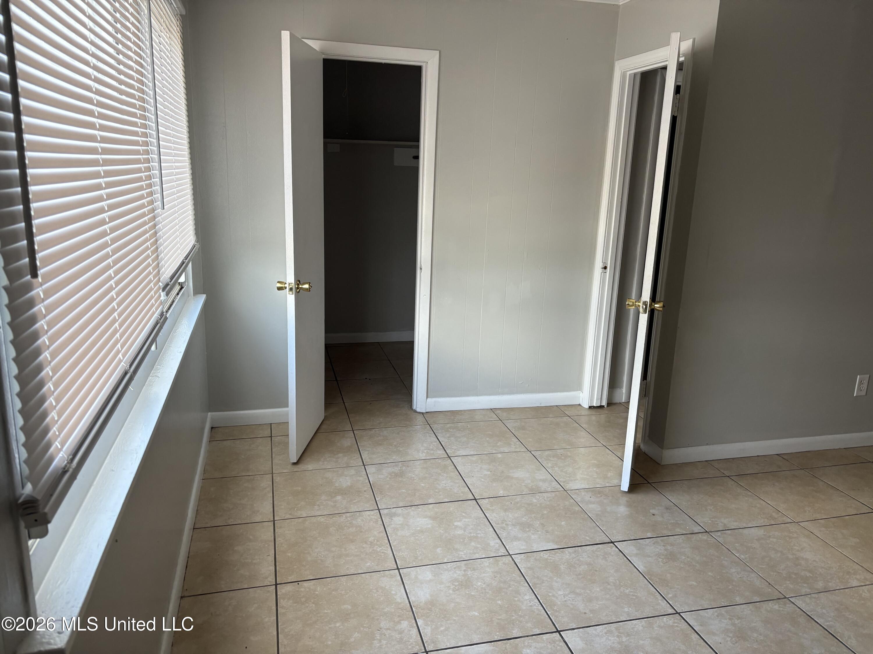 511 32nd Street Gulfport, MS 39507 - Photo 17 of 31 23closet master bedroom