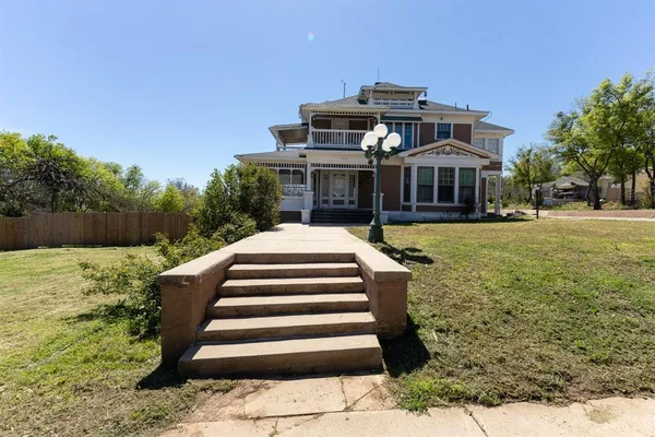 $275,000 | 1115 Austin Street, Coleman, TX 76834