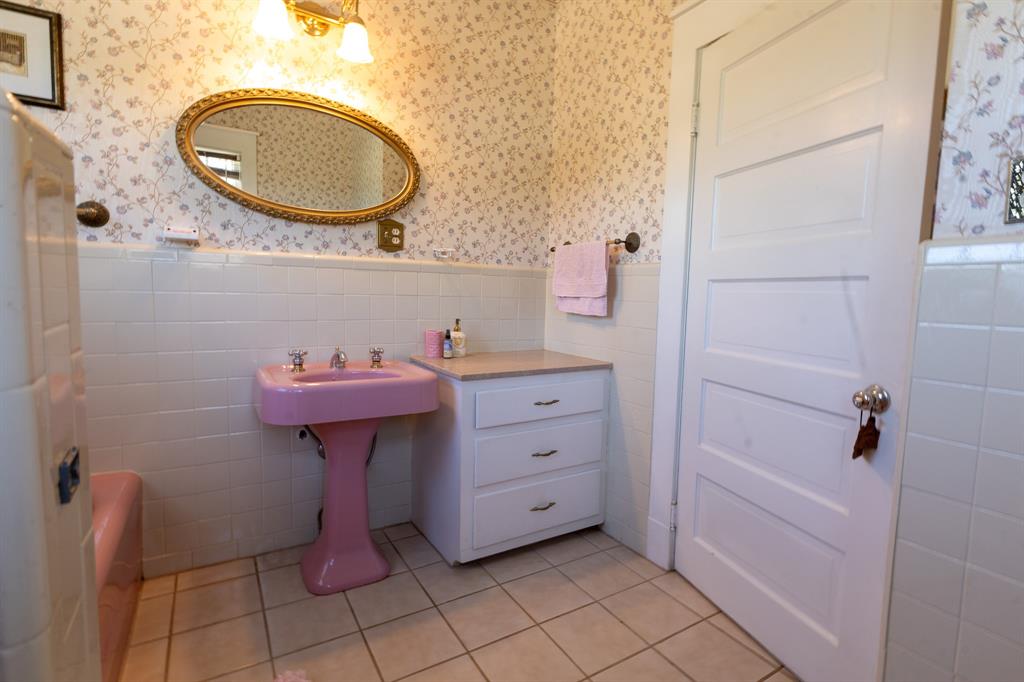1115 Austin Street Coleman, TX 76834 - Photo 23 of 40 a bathroom with a sink toilet and shower