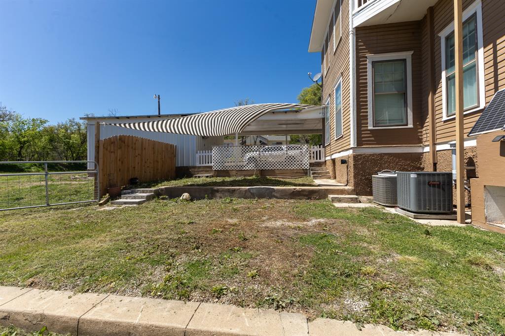 1115 Austin Street Coleman, TX 76834 - Photo 35 of 40 a backyard of a house with a yard