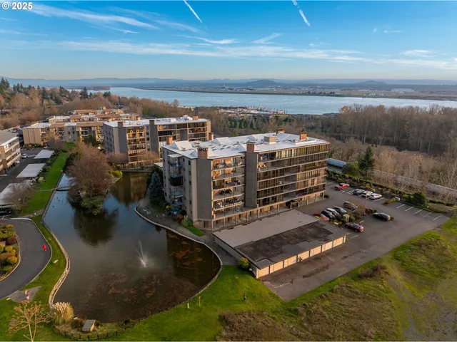 $347,000 | 5545 East Evergreen Boulevard, Unit 6304, Vancouver, WA 98661