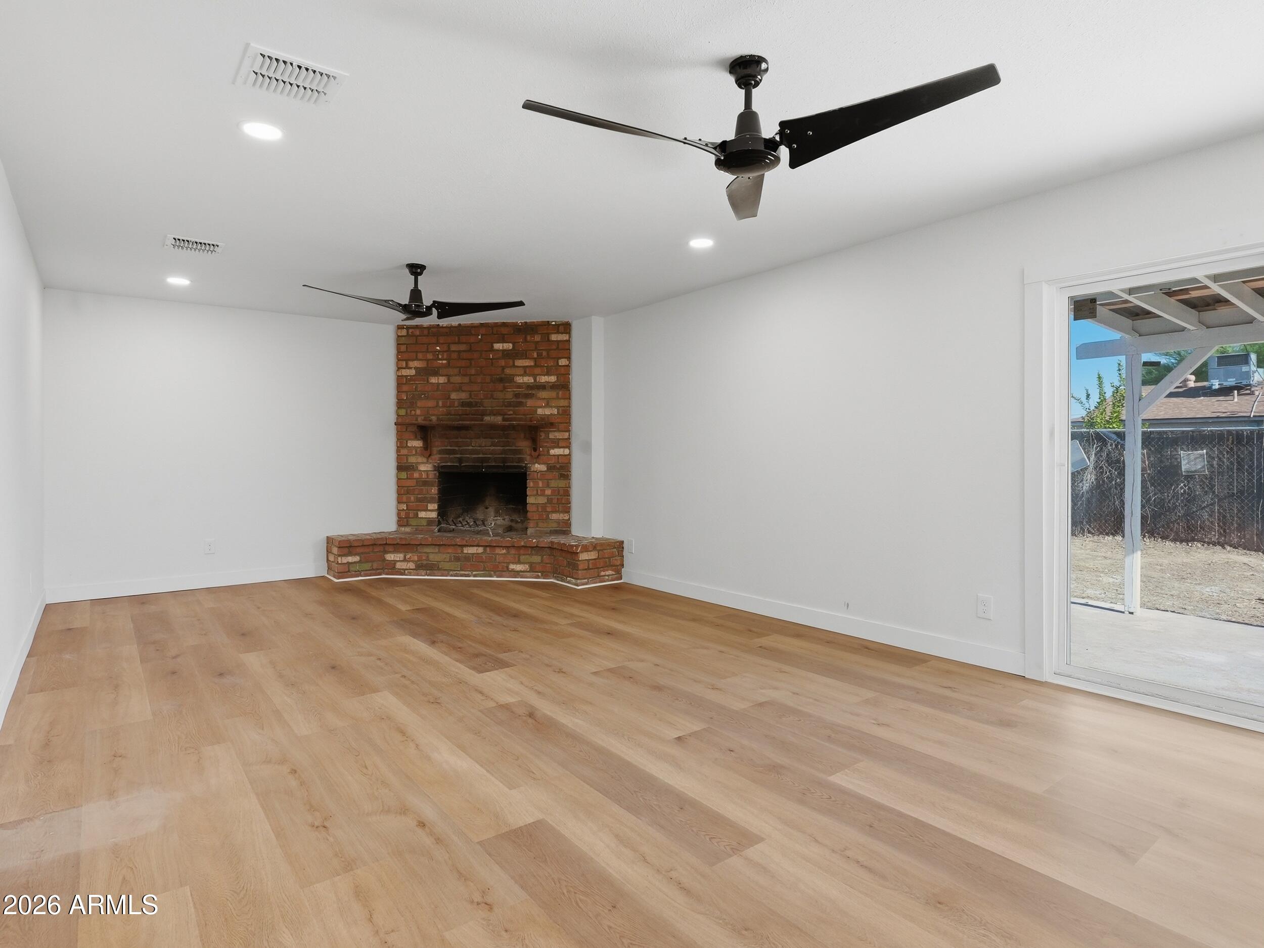 3327 West Charter Oak Road Phoenix, AZ 85029 - Photo 5 of 22