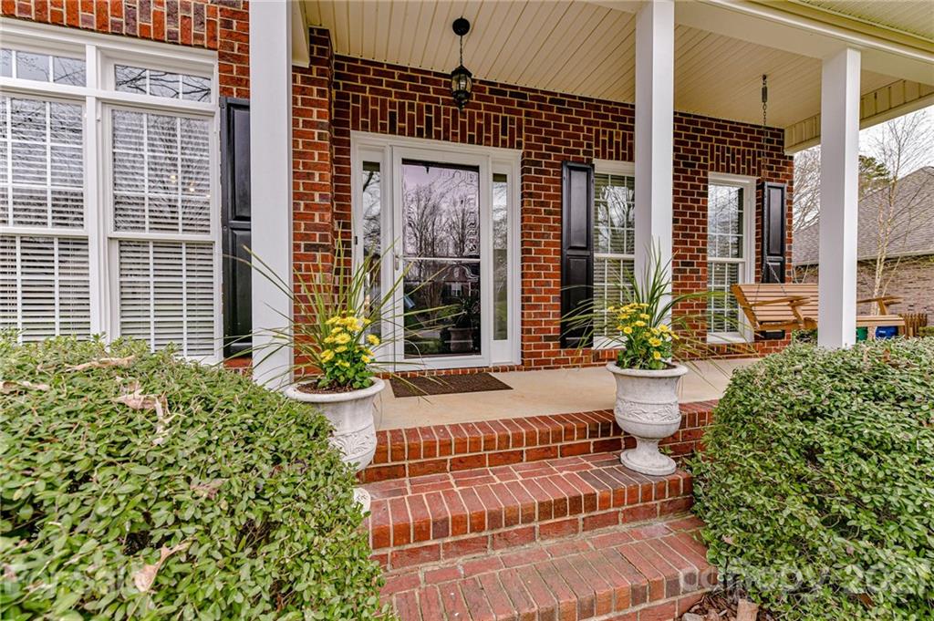 8115 Stevens Mill Road Matthews, NC 28104 - Photo 4 of 44 Gallery Image 4