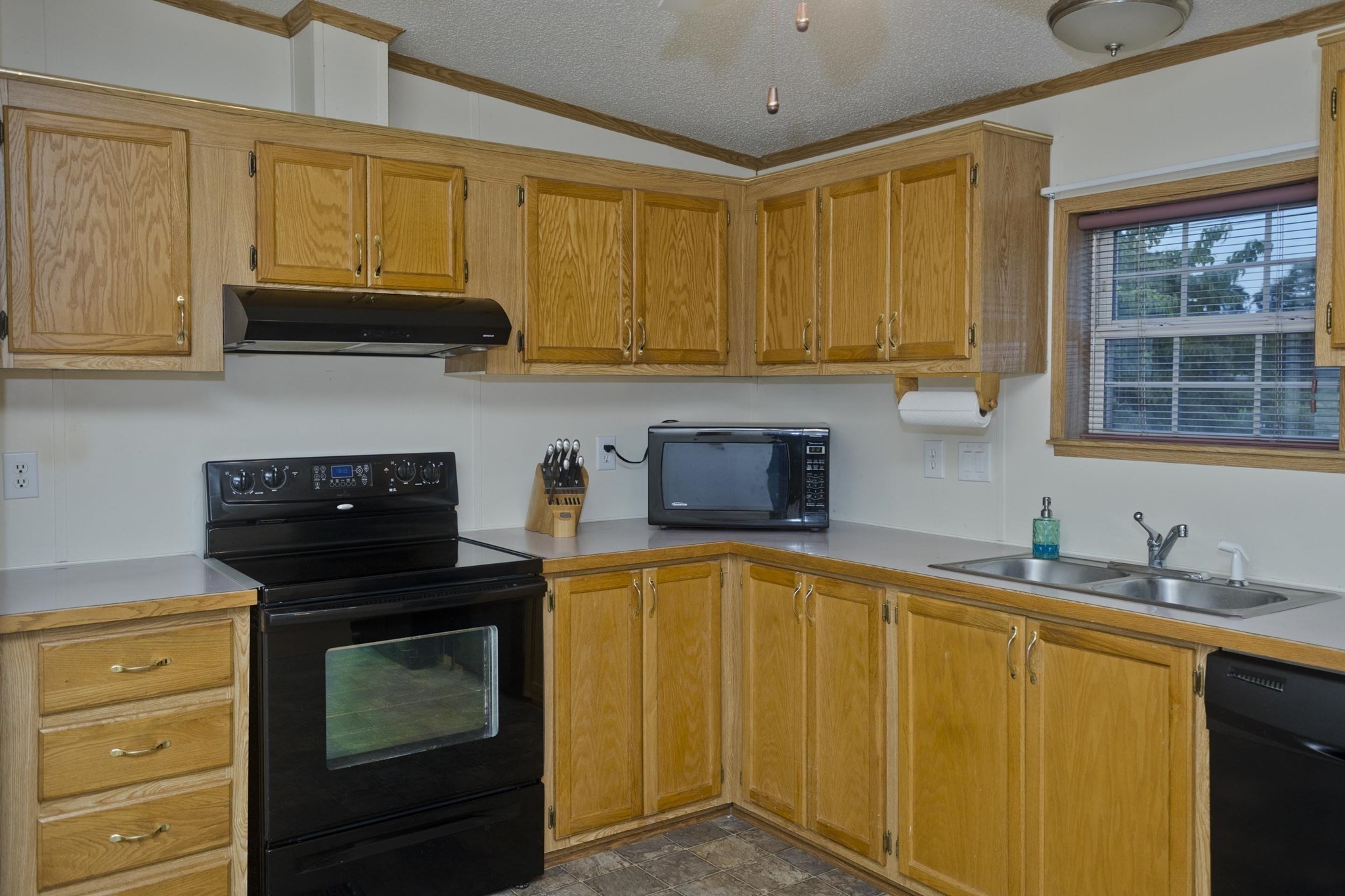 5 Somerset Road Chicopee, MA 01020 - Photo 11 of 41 Gallery Image 11