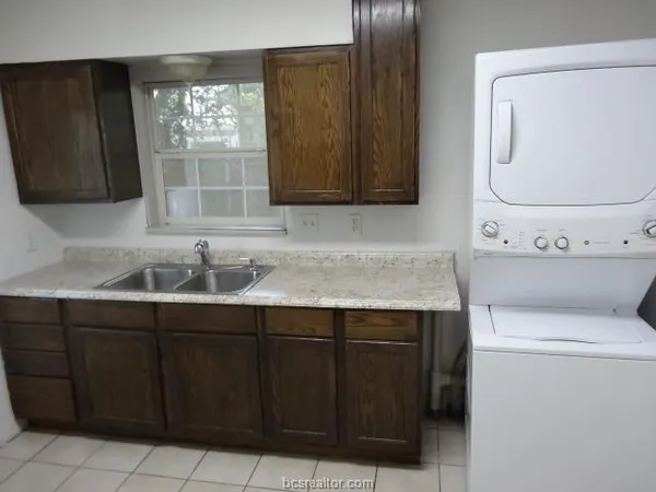 $1,650 | 402 Ayrshire Street, College Station, TX 77840