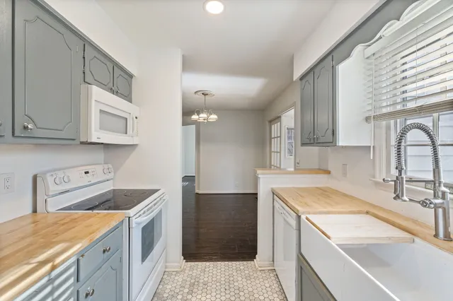 $400,000 | 5301 Village Way, Nashville, TN 37211